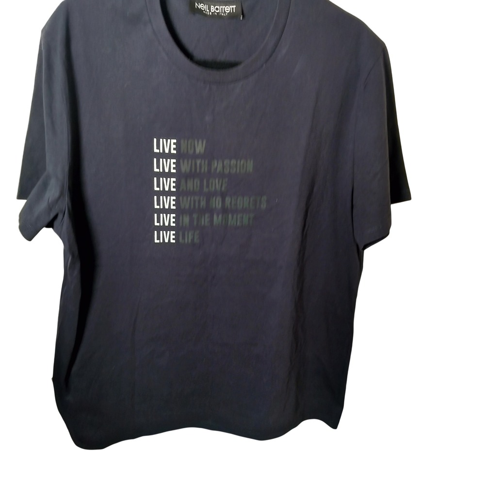 Neil Barrett Mens Live Manifesto Graphic TShirt Navy Blue XL PBJT364S Made Italy